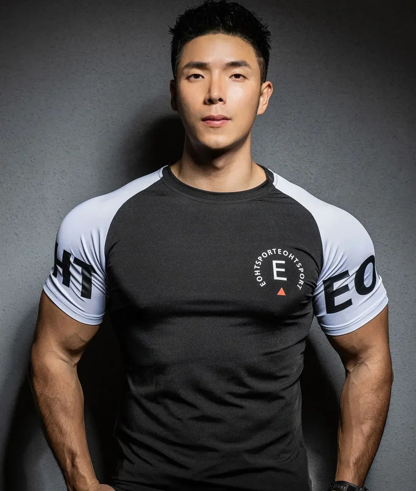 Mens gym T-shirt mens bodybuilding fitness quick drying short sleeved T-shirt running T-shirt fashionable T-shirt mens training clothes 250423