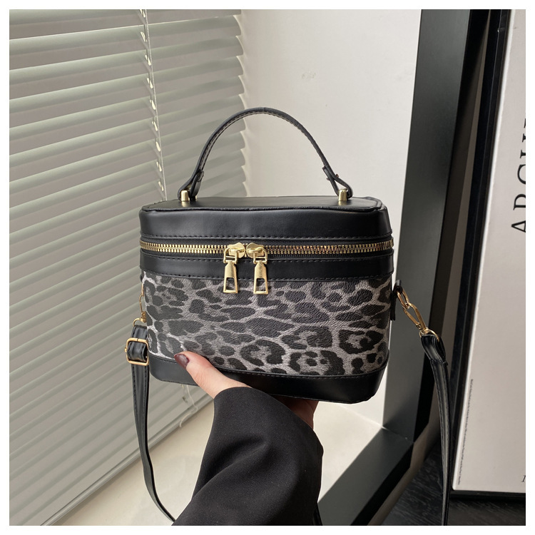 New Free Delivery Designer Shoes By 2025 New Korean High-End Cylindrical Bucket Splicing Contrasting Color Crossbody For Women Instagram Versatile Sho