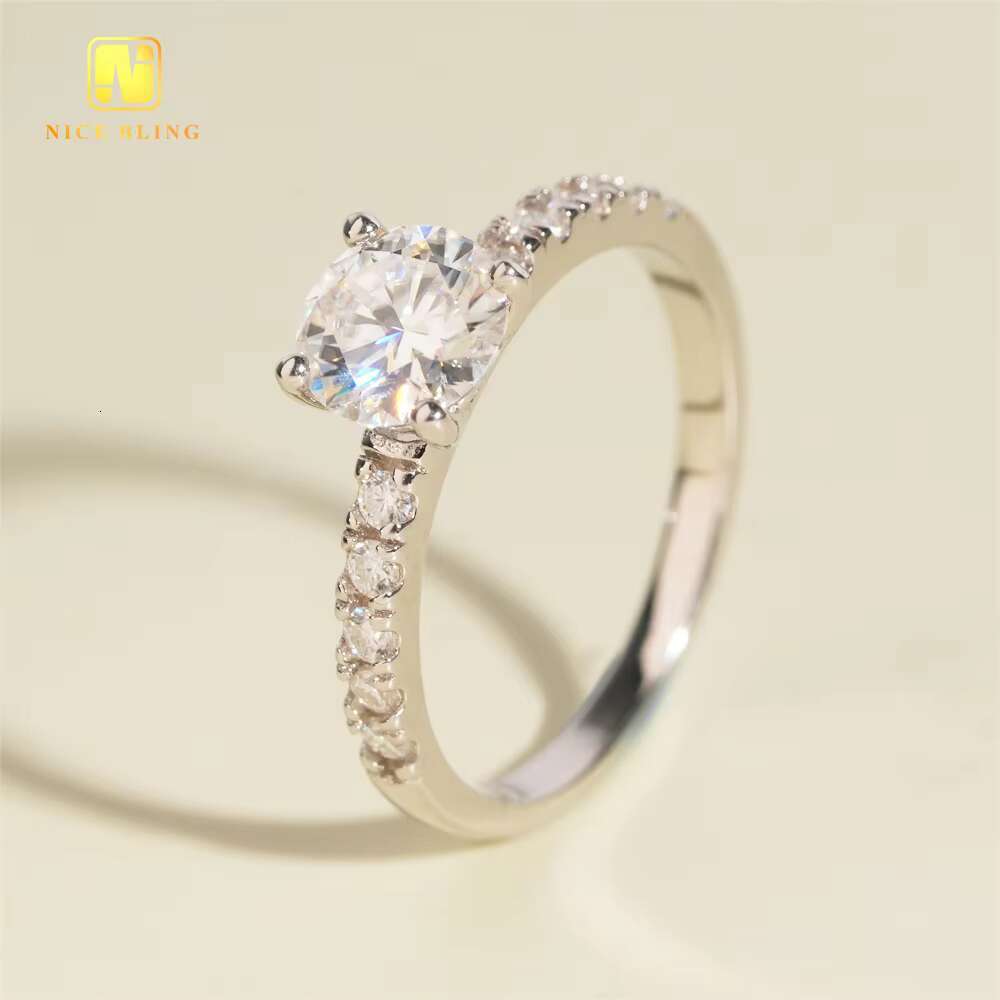 Women Moissanite Jewelry Solid Gold Silver Trendy Moissanite Wedding Ring 4 Claws Round Brilliant Cut Moissanite Wedding Ring