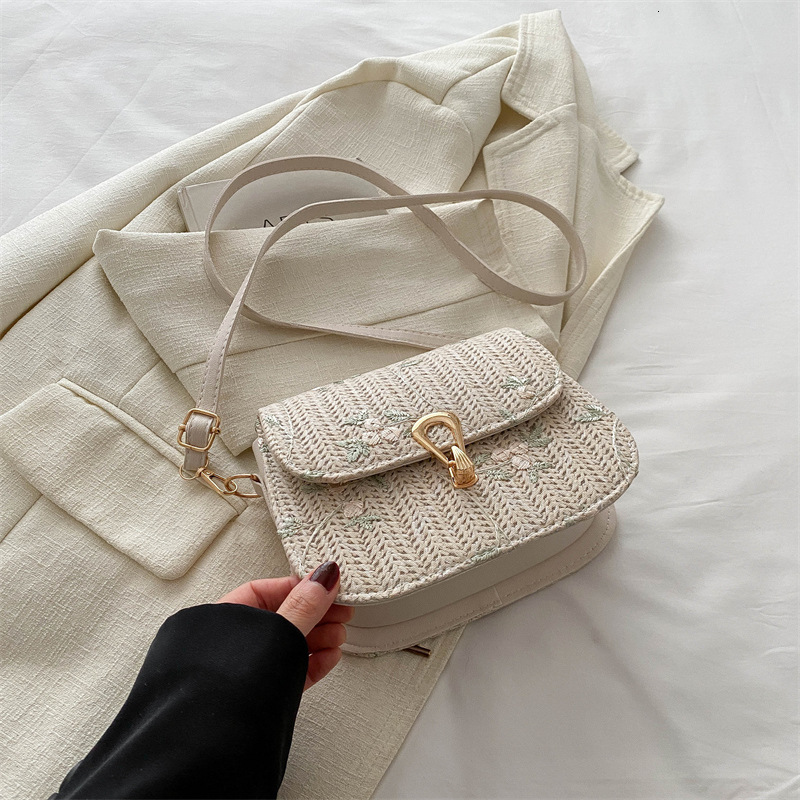 New Free Delivery Designer Shoes By 2025 Weaving Fashion Korean Version Internet Celebrity Lock Shoulder Crossbody 2024 Spring New Versatile Ins Small