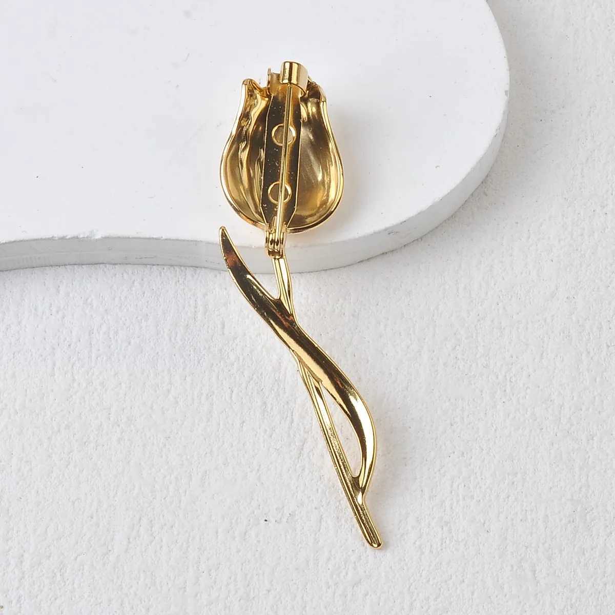 Hot selling three-dimensional rose stainless steel brooch high-end and elegant brooch of clothing accessories J251125