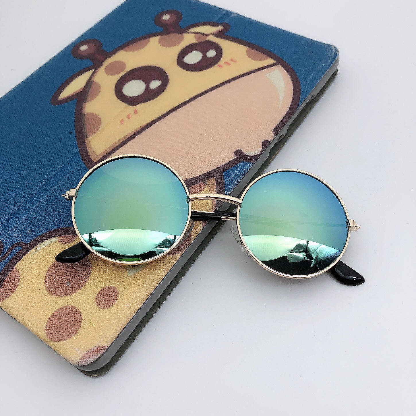 Trendy Child-Friendly Spectacles Featuring Brightly Hued Lenses & Durable Aluminum Construction