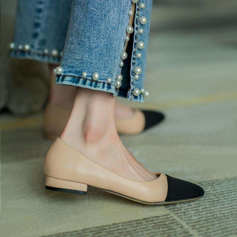 Soft leather color matching sandals, flat bottomed thick high heels, French style small fragrant shallow mouth single shoes, women's spring middl