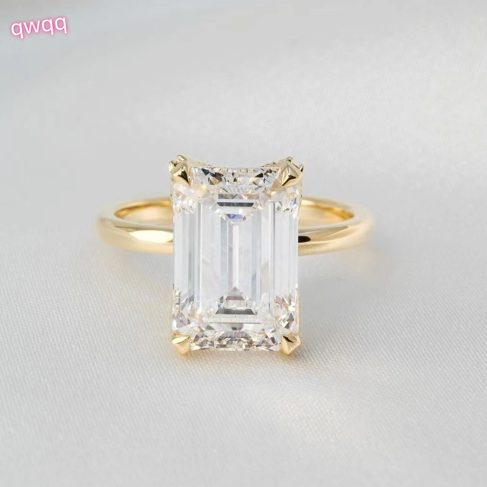 Yu Ying Customized Flower Holder 14K Yellow Gold 5CT Emerald Cut Moissanite Wedding Ring Fine Jewelry Women Engagement Rings