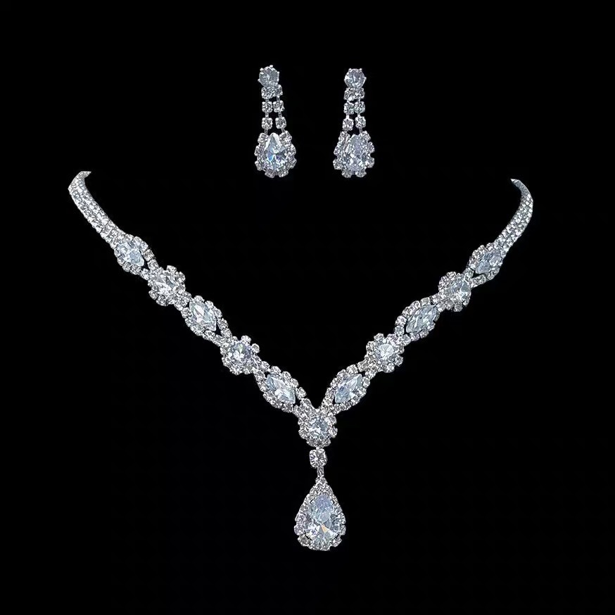 Exquisite Super Sparkling Crystal Necklace and Earrings Set Bridal Jewelry Wedding Dress Accessories Evening Party Earrings251017