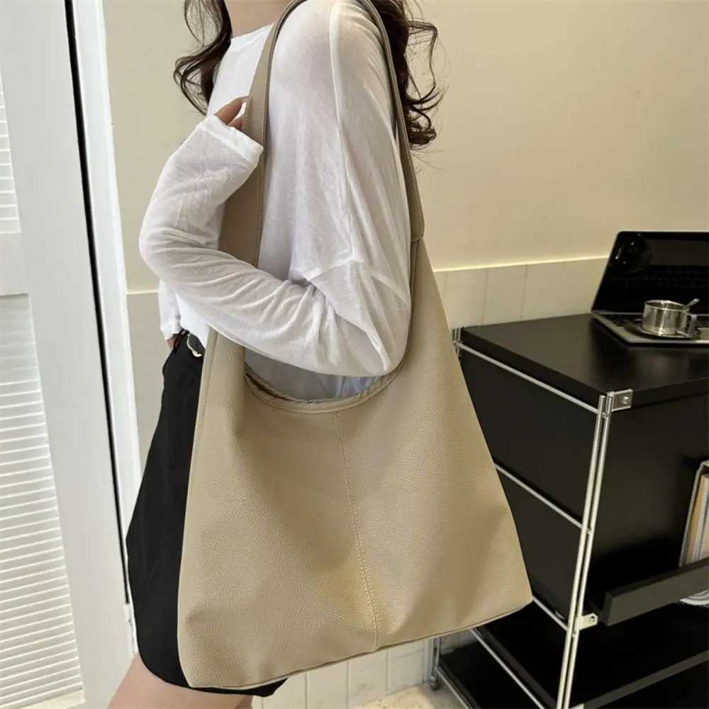 Womens casual soft leather cross body bag retro underwear shoulder bag handbag large capacity handbag W250425