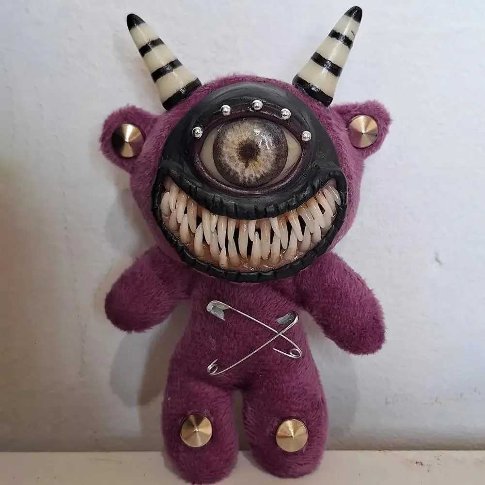Gothic Halloween Keychain Handcrafted Creepy Cute Plush Doll Keychain with One Eye Weird Horror Doll Design Backpack AccessoriesXJ251125