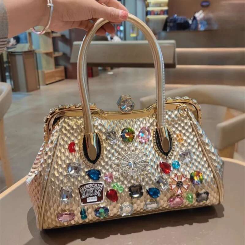 Spring and Autumn New Color Rhinestone Clip Lock Handbag Casual Dress Large-capacity One-shoulder Cross-body Women's Bag