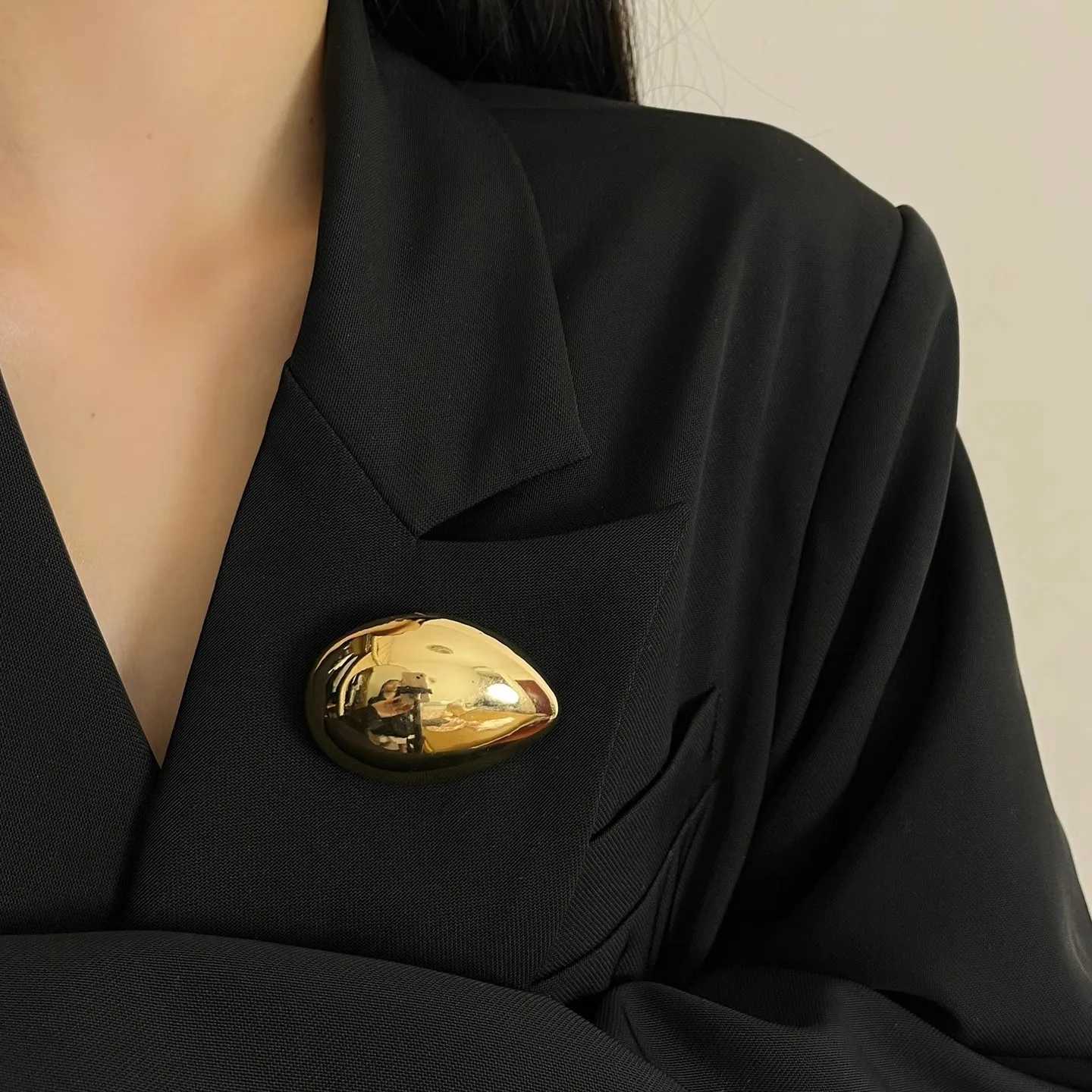 Metal Glossy Geometric Waterdrop Egg Shaped Broochs for Women Exquisite Fashion Suit Corsage Pins Accessory Party Jewelry Gifts J251125