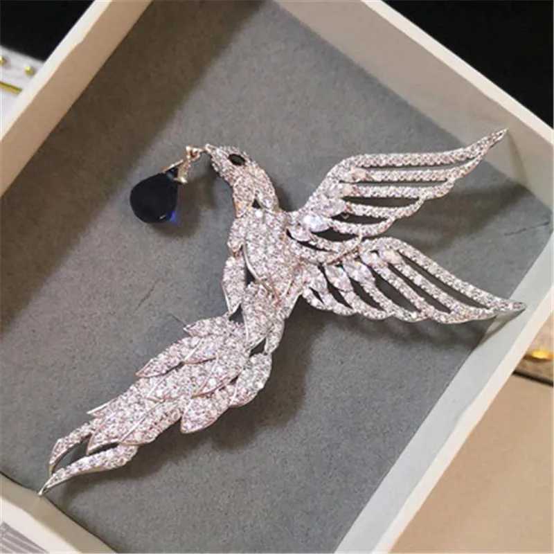 Womens Brooch Luxury Jewelry Animal Vintage Style Sweater Scarf Created Emerald Green High Quality Brooch Decorate Party Gifts J251125