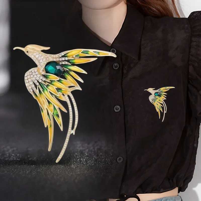 1Pc Exquisite Phoenix Brooch with Shiny Rhinestones Fashion Animal Brooches Pins for Women Jewelry Accessories Party Gifts 2025 J251125