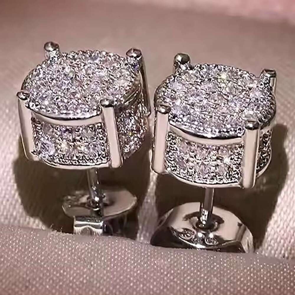 DHcollections Exquisite Women's Wedding Stud Earrings For Daily And Valentine's Day