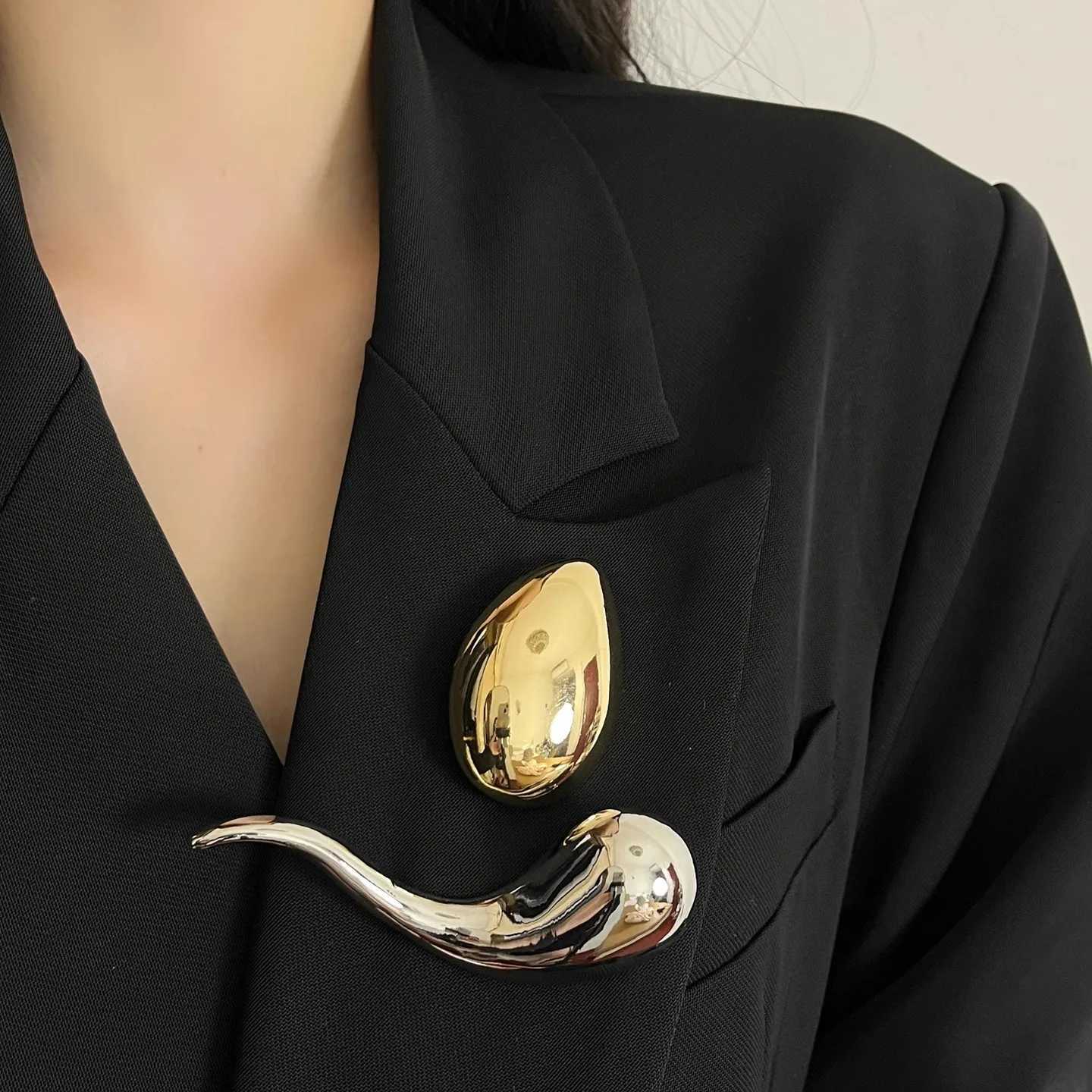 Metal Glossy Geometric Waterdrop Egg Shaped Broochs for Women Exquisite Fashion Suit Corsage Pins Accessory Party Jewelry Gifts J251125