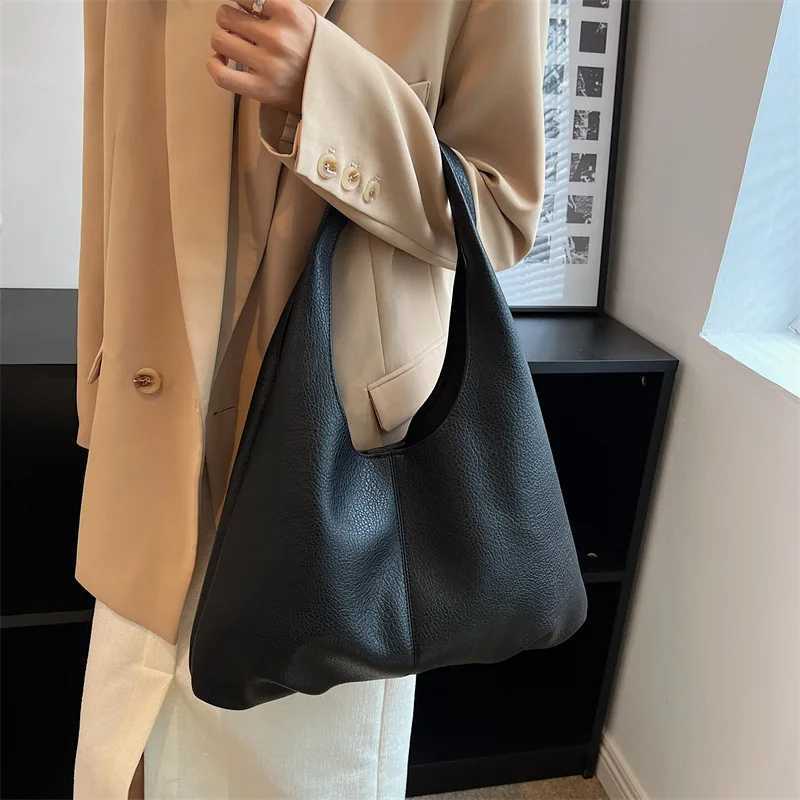 2024 New Womens Bag Trend Texture Korean style Handbag Fashion Soft Leather Retro Minimalist Casual Womens Paradigm Shoulder Bag W250425