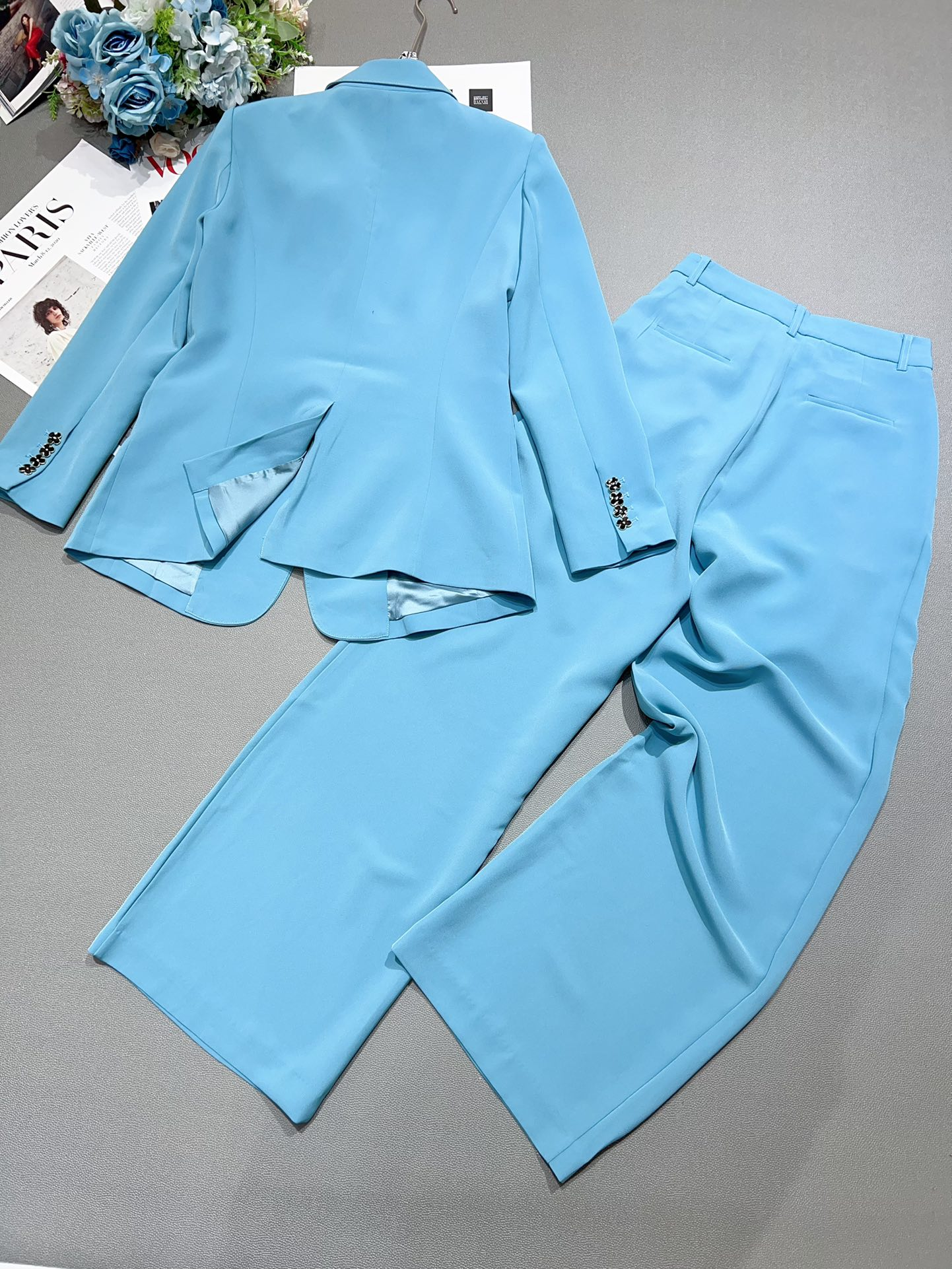 Vogue Paris 2025 Fashion Week Show jacket Customized Fashion Tailored clothing mens and womens Fashion Paris.M63