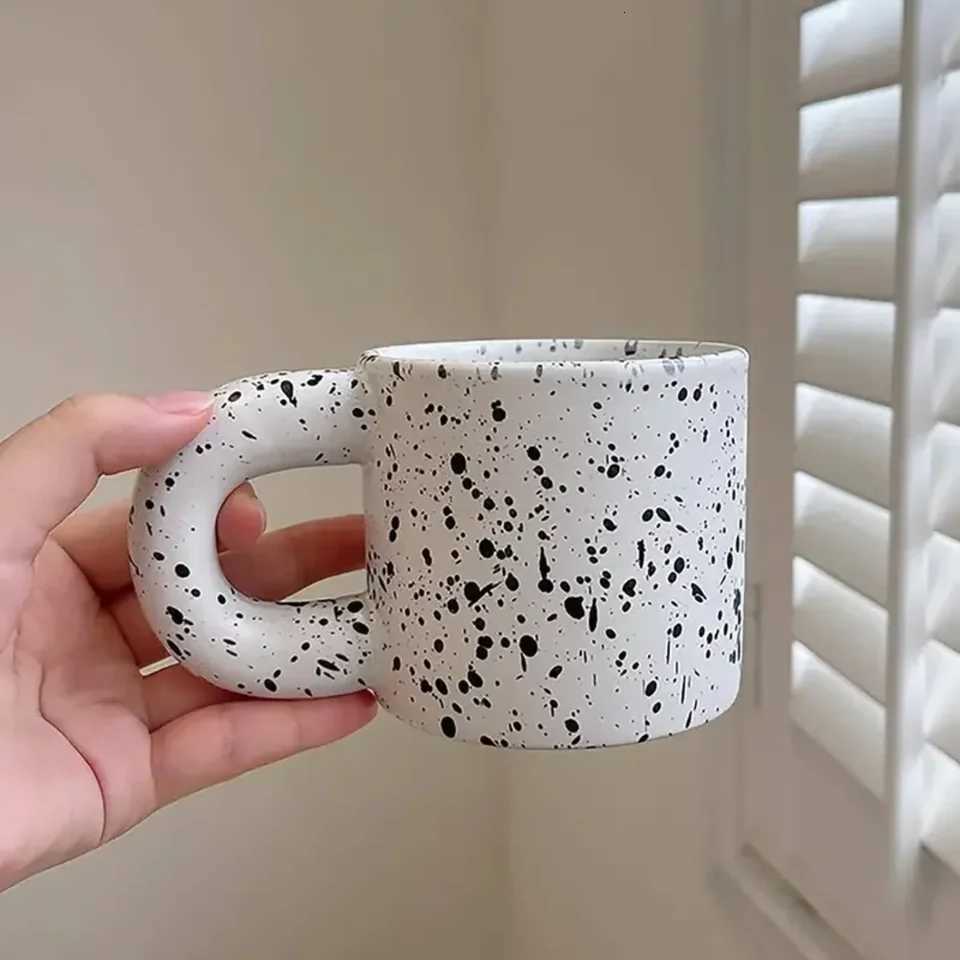 300ml Black and White Ceramic Coffee Mug Creative Nordic Handmade Cups with Irregular Spotted Design Thick Handle Porcelain Mugs Y251125