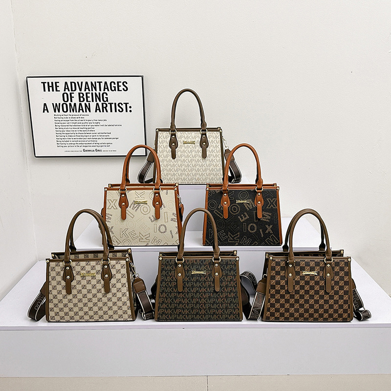New Free Delivery Designer Shoes By 2025 Printed For Women, Autumn New Trendy Temperament, Shoulder Bag, Letter Style, Contrasting Color, Crossbody Ba