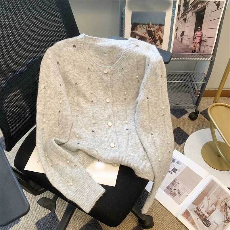 Autumn and winter new a retro style and a design sense Pearl hollow knitted sweater cardigan jacket women topT251125