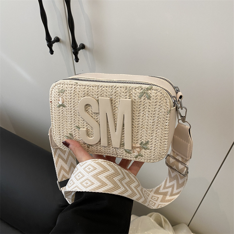 New Free Delivery Designer Shoes By 2025 Summer Grass For Women New Style Fresh Lace Flower Woven Small Square Versatile Single Shoulder Crossbody Bag