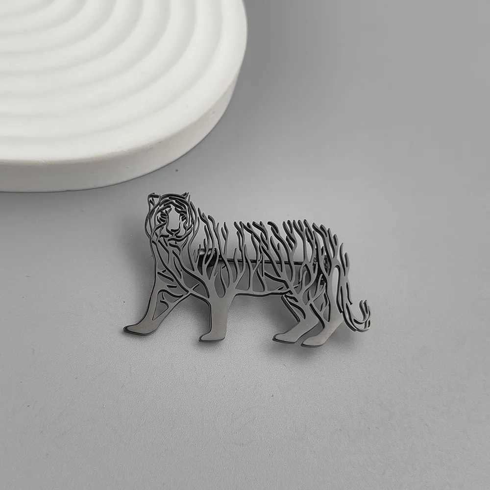 Creative hollow animal tiger life tree stainless steel gold-plated 18K brooch black suit accessories wedding matching set J251125