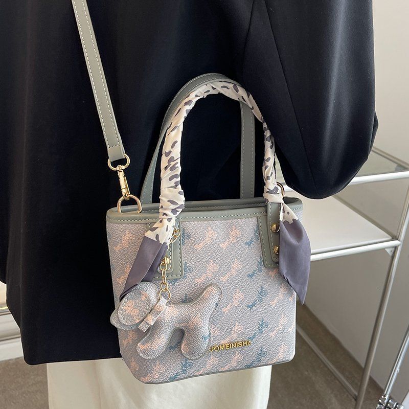 New Free Delivery Designer Shoes By 2025 French High-End Texture Niche Portable Versatile Small For Women's 2022 New Trendy Summer Cross Body Buc