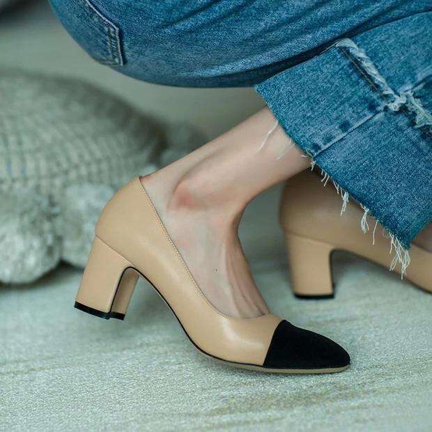 Soft leather color matching sandals, flat bottomed thick high heels, French style small fragrant shallow mouth single shoes, women's spring middl