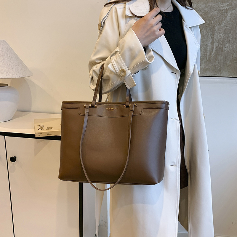 New Free Delivery Designer Shoes By 2025 Leisure Commuting Large Capacity For Women 2024 New Autumn And Winter Denim Shoulder Bag, College Student Tot