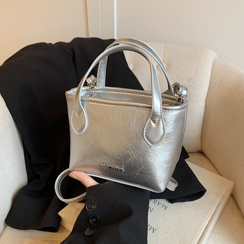 2025 New Designer Bag Free Delivery Shoes By Korean Casual Minimalist Texture Single Shoulder Hand-Held 2024 Summer Niche Design Crossbody Bucket Bag