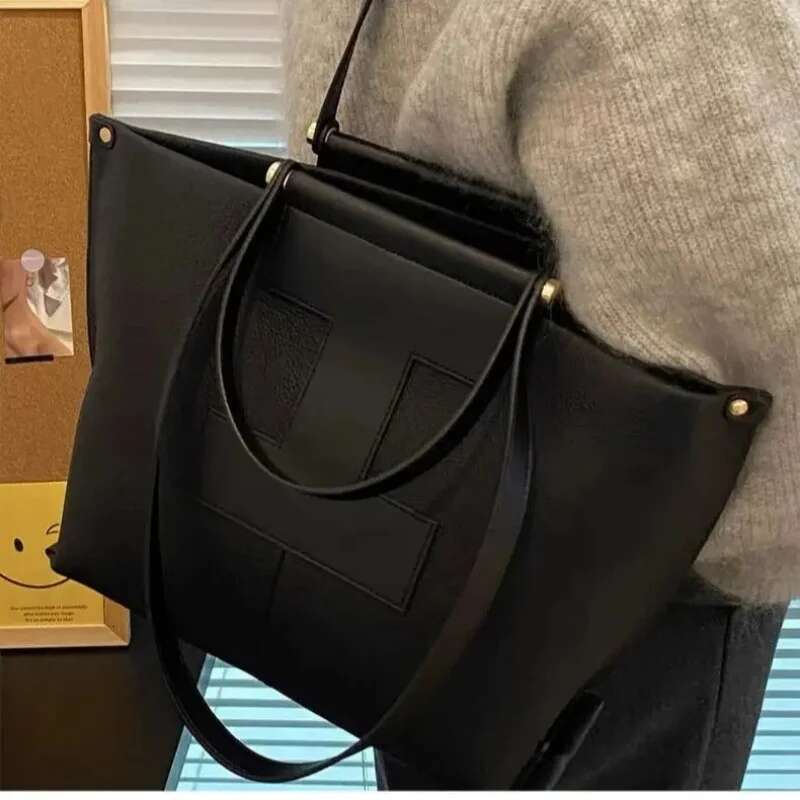 Designer bag New Arrival Off White Leather Tote Bag Black Letter Large Capacity Shoulder Bag Handbag Stylish Fashion Trendy Elegant Simple Minimalist 