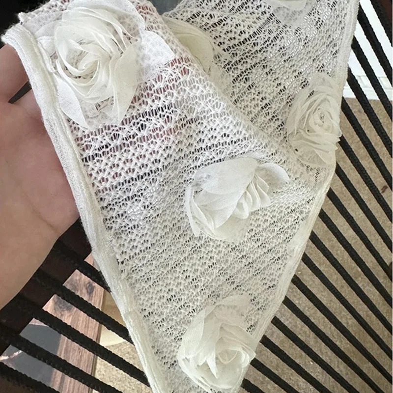 Korean niche 3D rose triangle hair scarf suitable for womens spring and summer travel po version retro literature pullover hat 250423