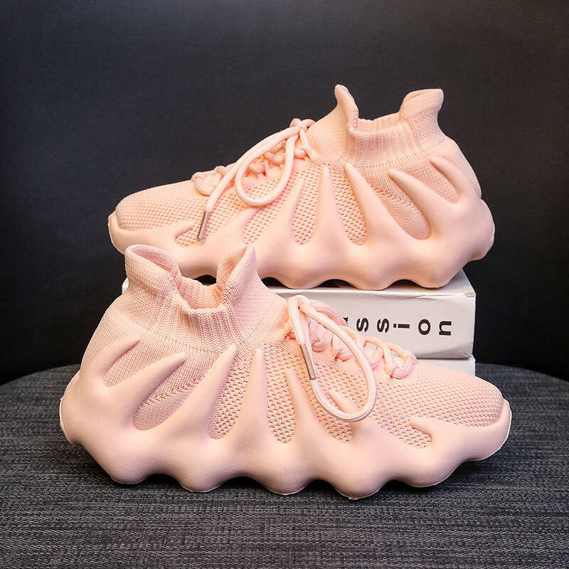 2024 New Flying Octopus Leisure Sports Korean Edition Trendy Couple Breathable Volcano Socks Men's and Women's Shoes