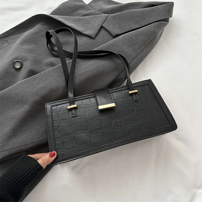 Fashionable and minimalist small square trendy commuting shoulder personalized armpit bag autumn new bag for women