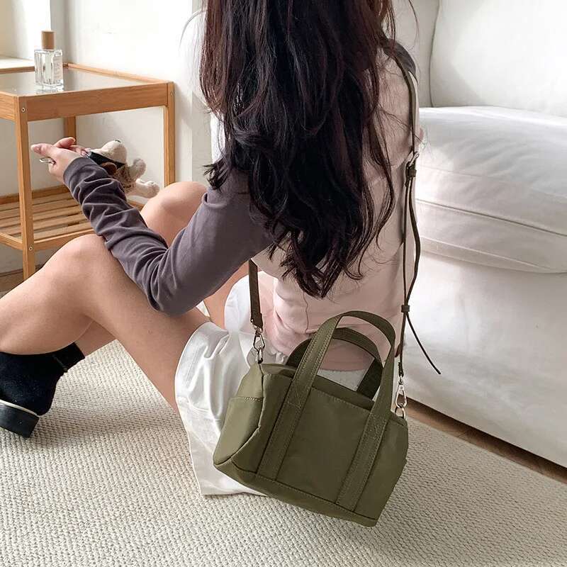 Designer Bag Sier Nylon Single Crossbody Summer Women's Casual Shoulder Tote Bag Cylinder Versatile Highend Fashionable Niche Handbag