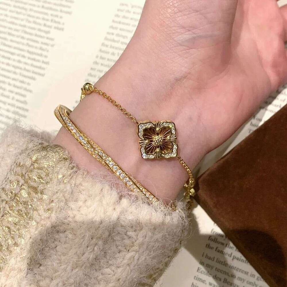 High Version Italian Buccellara Silk Tiger Eye Four-Leaf Clover Bracelet Opera House Earrings Palace Style Inlaid Diamond Necklace Set