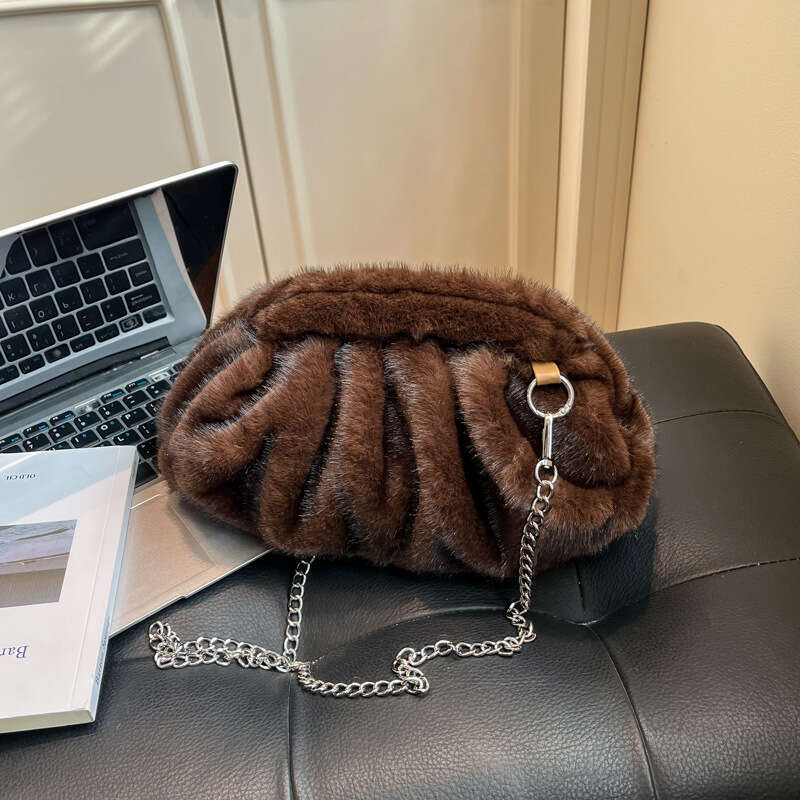 designer New Plush for Women 2025 Winter Trendy Pleated Chain Shoulder Crossbody Bag Soft Skin-Friendly Bags
