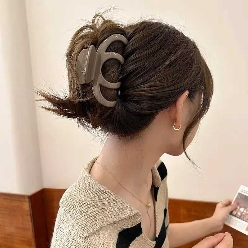 New style shark clip fashion solid color French fashion elegant hair claw low ponytail womens headband holderT250425