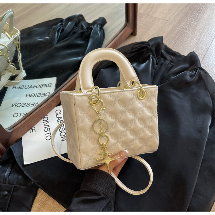 Lady Dai Fei bag new shoulder crossbody bag fashion embroidery line all kinds of handbags foreign flavor