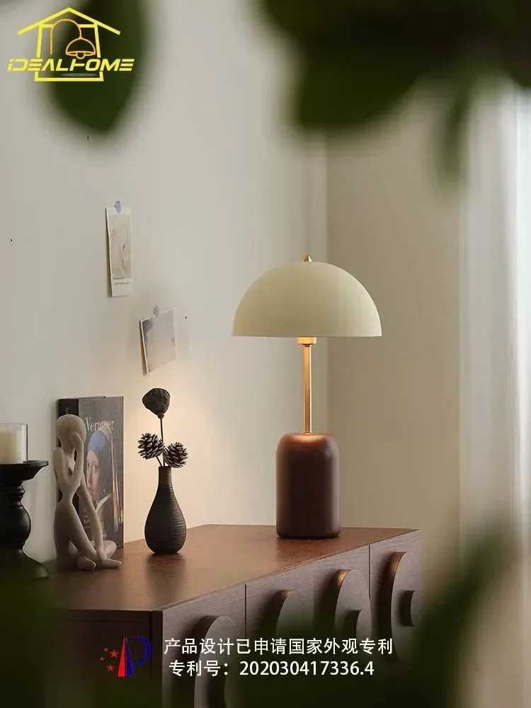 French Medieval Vintage Solid Wood Table Lamp LED E14 Atmosphere Designer Desk Lights Bedroom Study Bedside Living Room StudioM251125