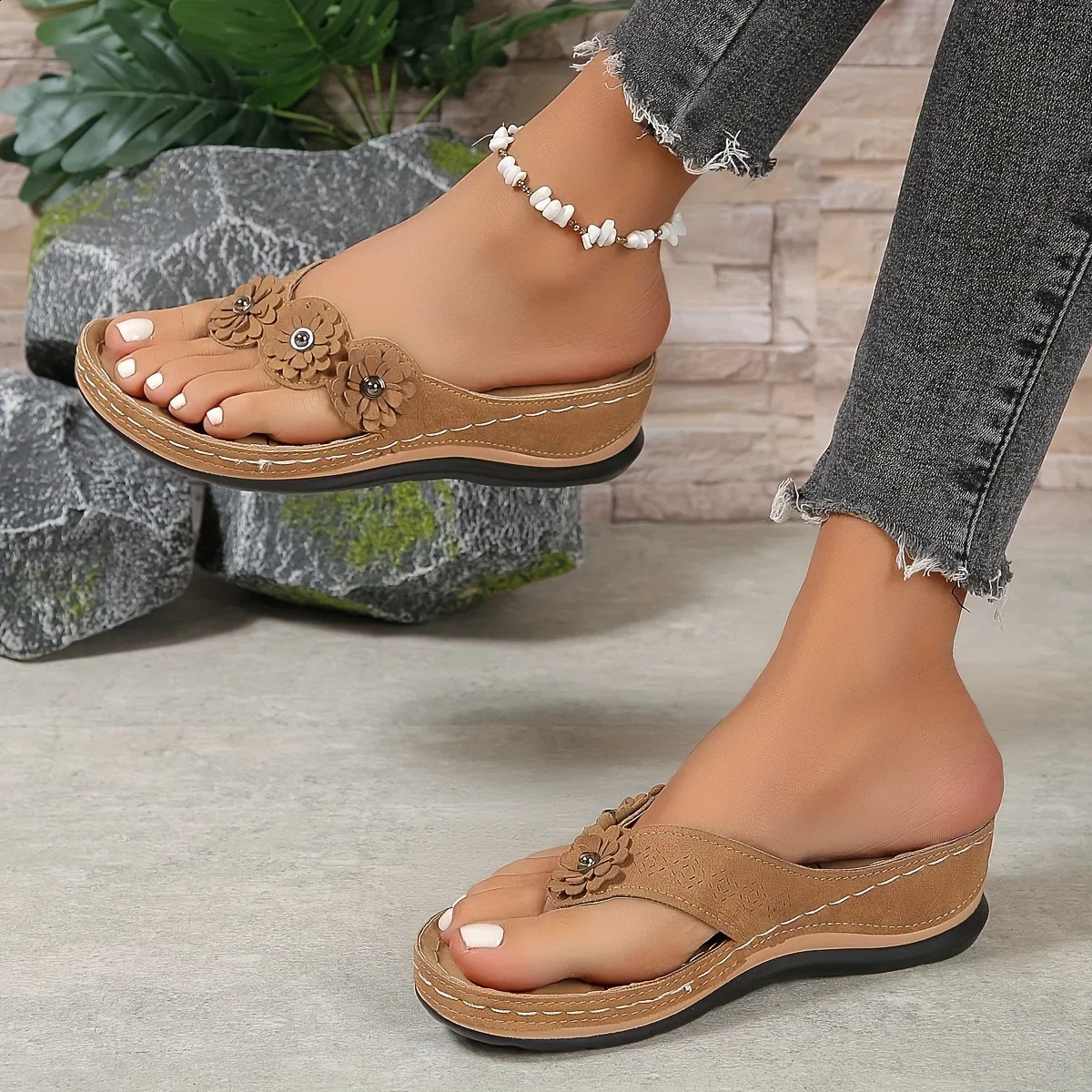 Floral Beach Flip-Flops for Women - Comfy Slip-On Summer Slides Versatile Casual Outdoor Footwear 250421