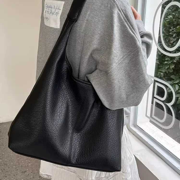 Womens Summer 2024 New Trend Korean Edition Underwear Bag Large Capacity Shoulder Bag Student Commuter Bag W250425