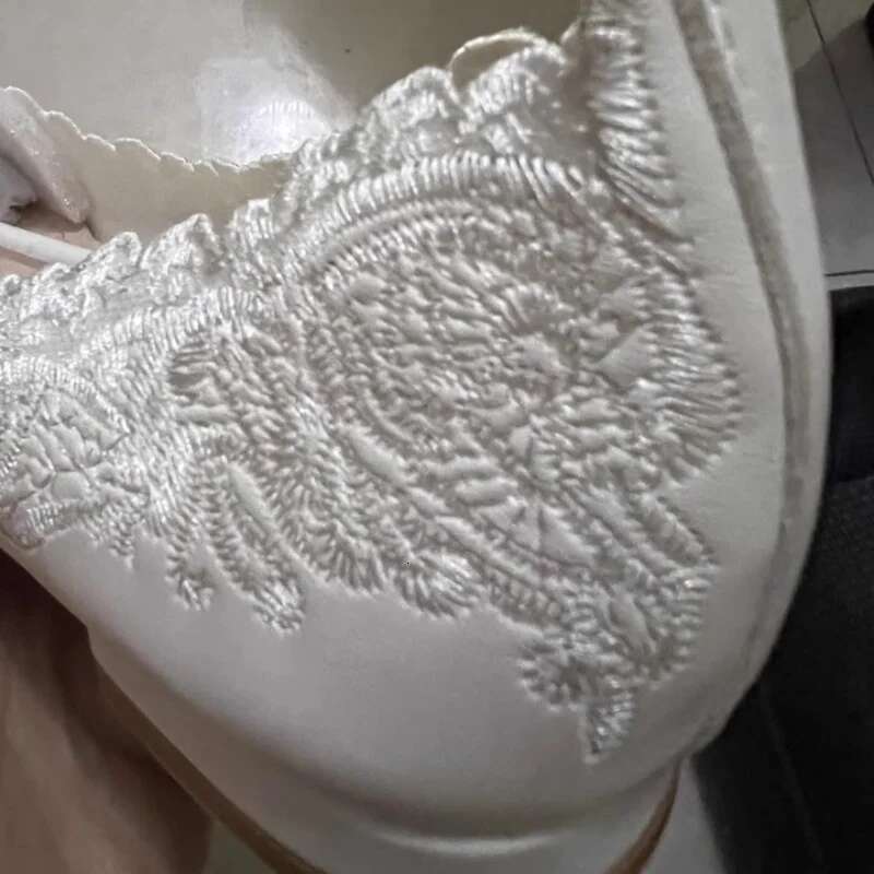 Spring and summer new pointed shallow lace hollow soft sole white wedding banquet dress versatile flat women's shoes