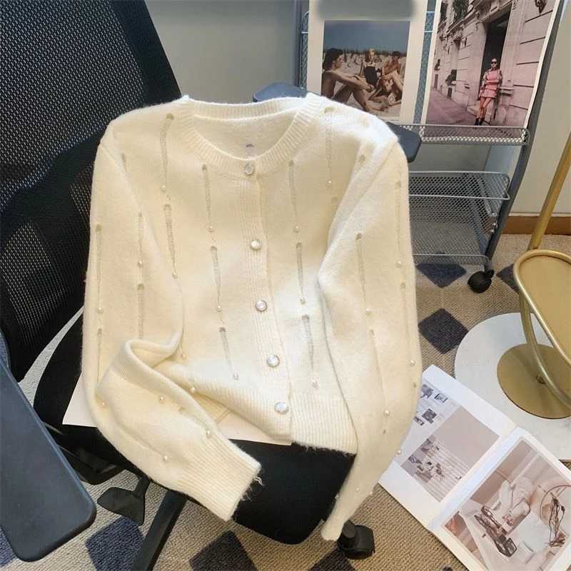 Autumn and winter new a retro style and a design sense Pearl hollow knitted sweater cardigan jacket women topT251125
