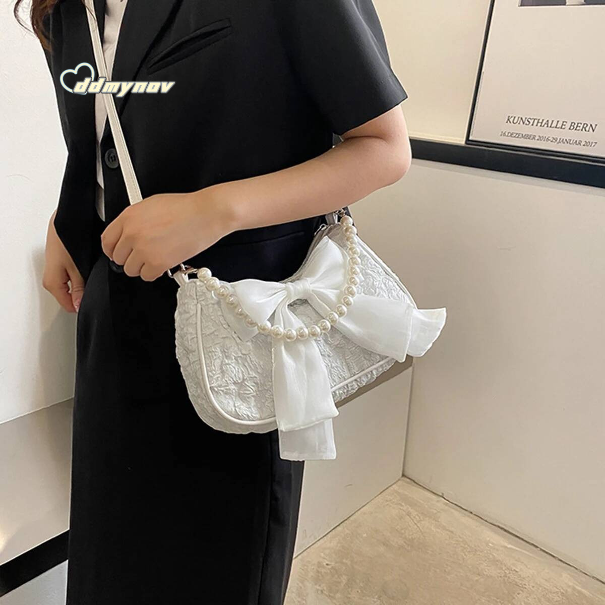 White folds pop retro bow Female Pearl handle New fashion pearl armpit shoulder crossbody bag 1 outfit ddmynov