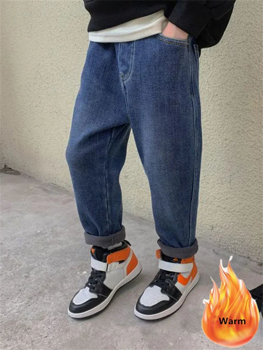 Boys pants thick velvet 2024 childrens autumn and winter loose jeans 250414z