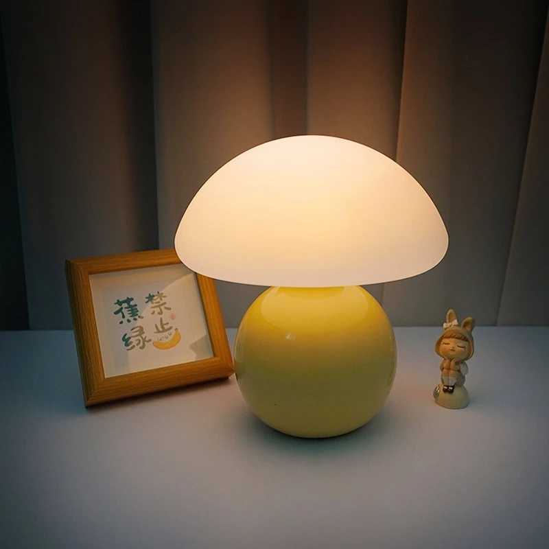 Advanced Light Luxury Vintage Glass Atmosphere Night Light Bedroom Bedhead Personalized Mushroom Atmosphere Desk LampM251125