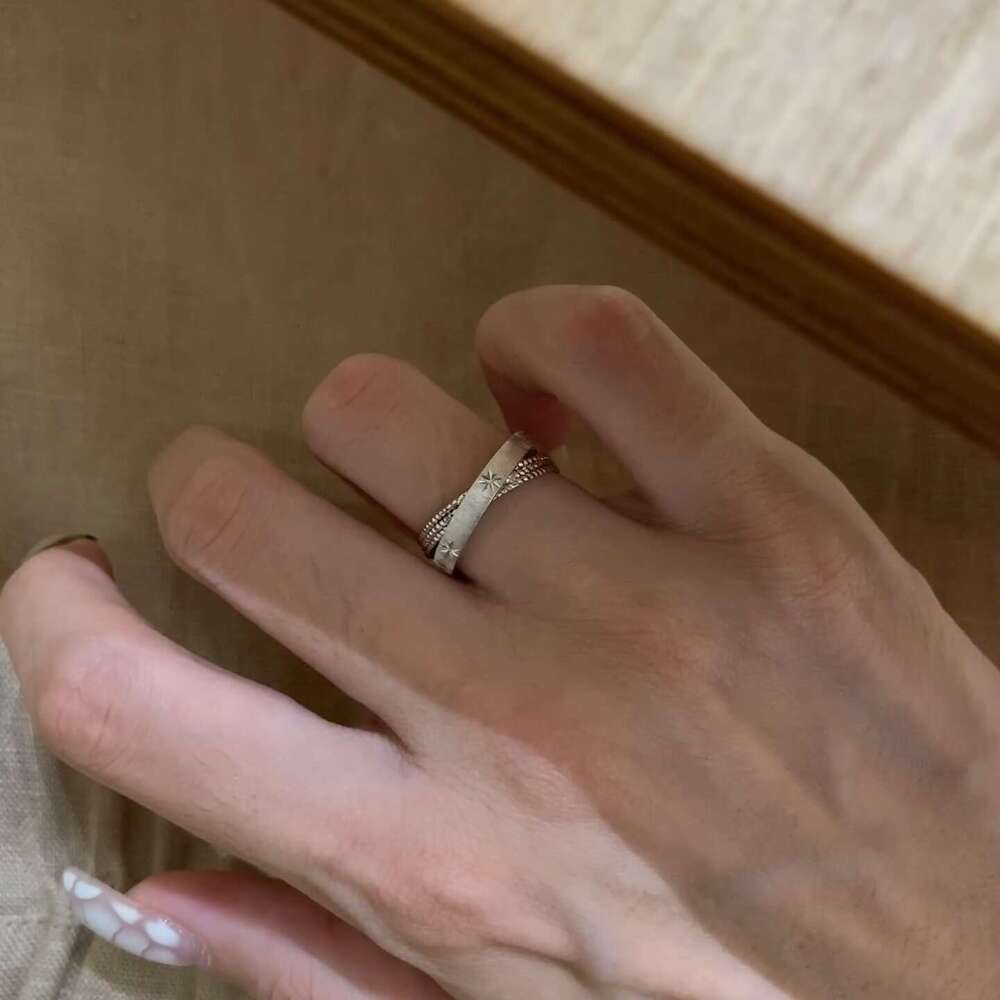 Designer luxury rings Brushed Star Cross for Women Vintage Old Money Style Retro Light Luxury High End Eight Pointed Ring