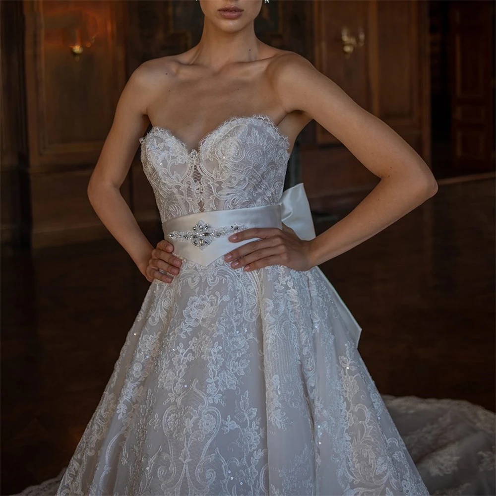 Classic A Line Women Wedding Dress Sweetheart Neck Sleeveless Bridal Gowns Lace Crystal Sweep Train Dress Custom Made