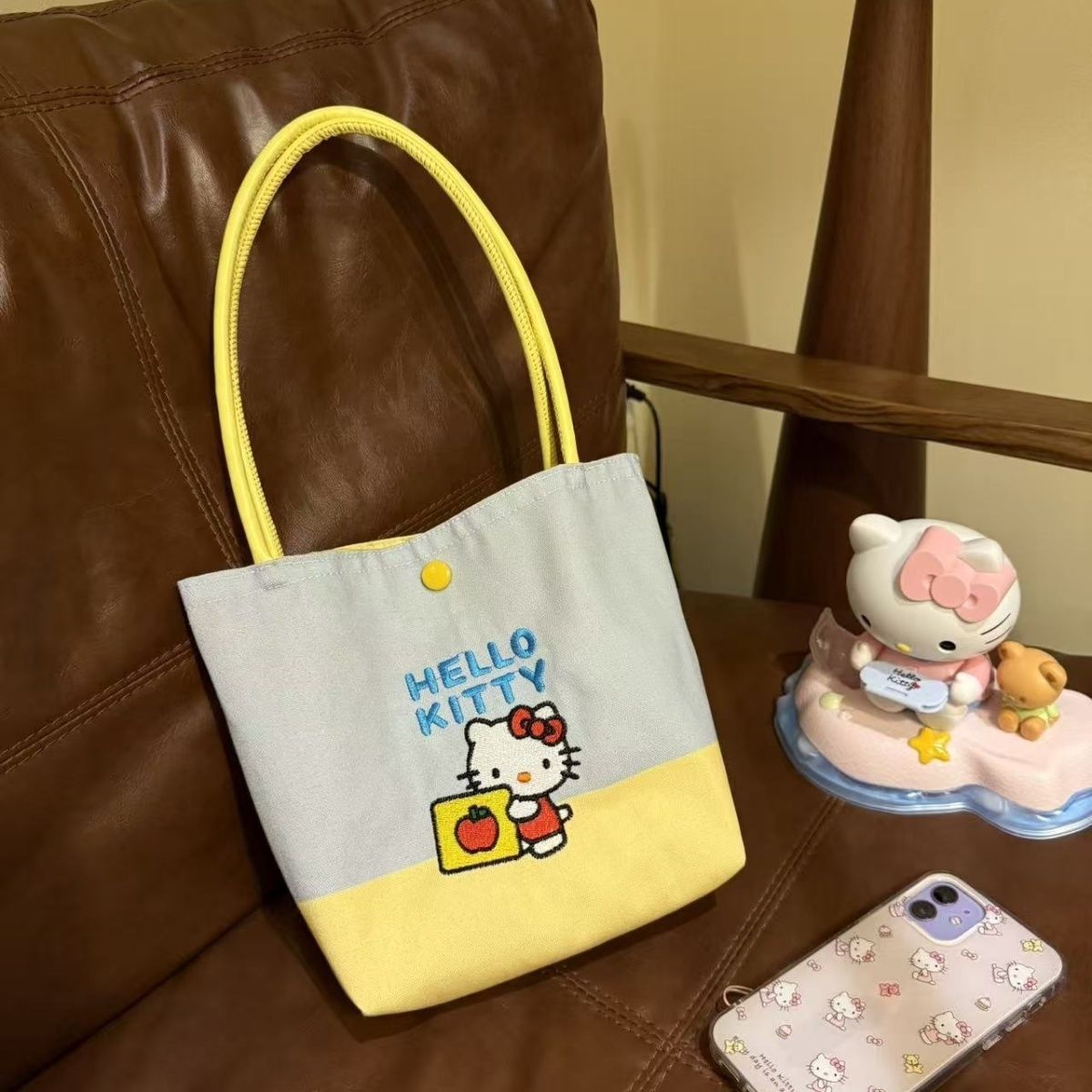 The new giant cute and versatile high-value cream kitty handbag large-capacity going out shopping bag female MINISO