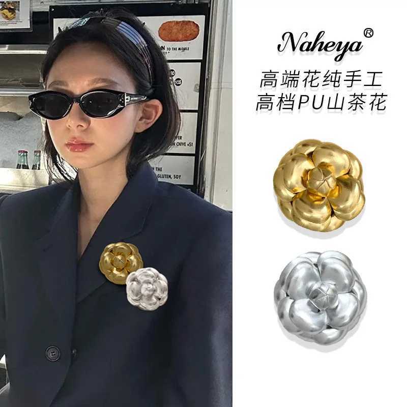 Womens Camellia Leather Rose Flower Brooch High-end Luxury Temperament Unique Suit Lapel Pin Dress Chest Flower J251125