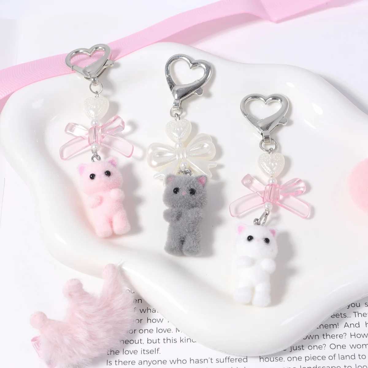 Cute Cartoon Flocking Cat Keychain Y2K Heart Bow Shaped Key Ring For Women Girls Handbag Backpack Pendant Decoration GiftXJ251125